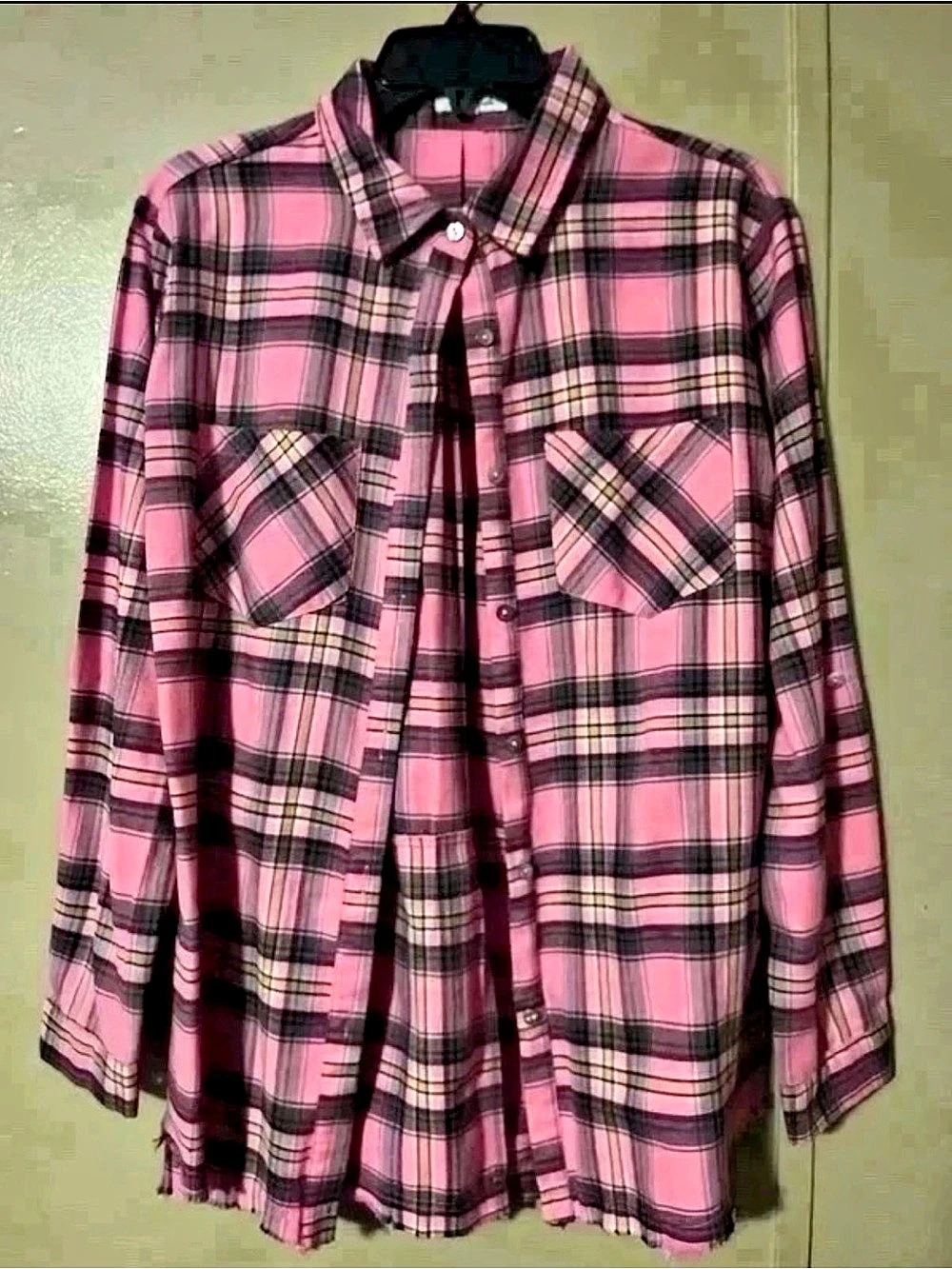White Birch Plaid Button Down in Pink Size Small
